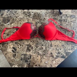 Victoria’s Secret Bombshell push-up bra